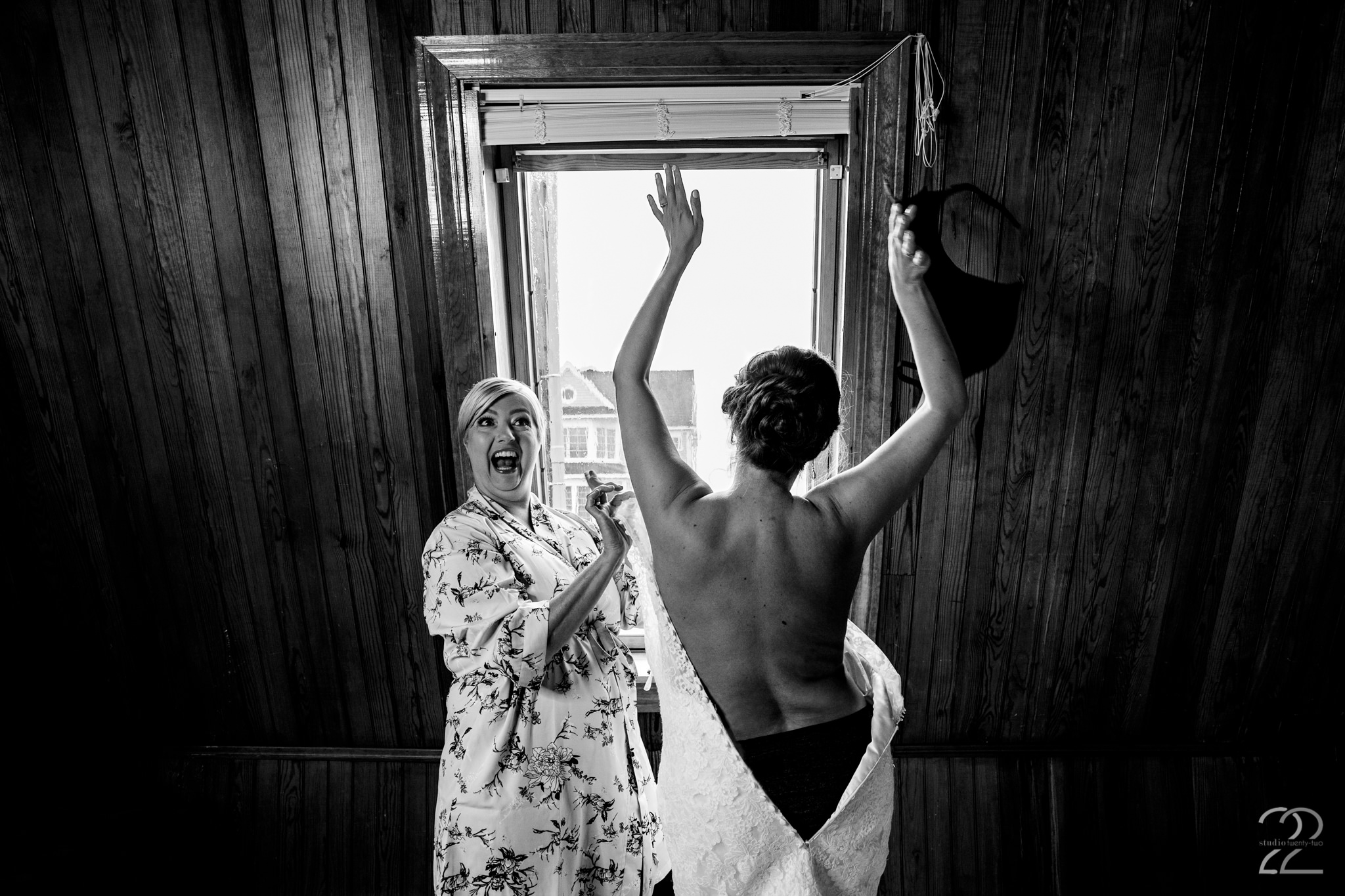  No peeking… No two brides have the same wedding morning, and Andrea’s getting ready shots in Maine show you exactly that! 